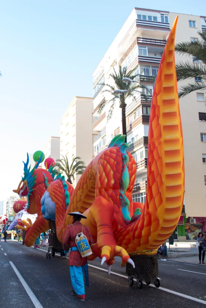 Brotóns año nuevo chino dragón legendario cola disfraz cabalgata
