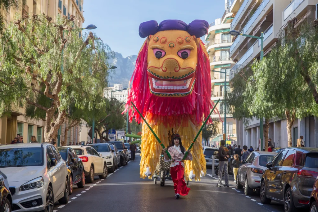 Brotóns año nuevo chino león oriental palillos disfraz cabalgata