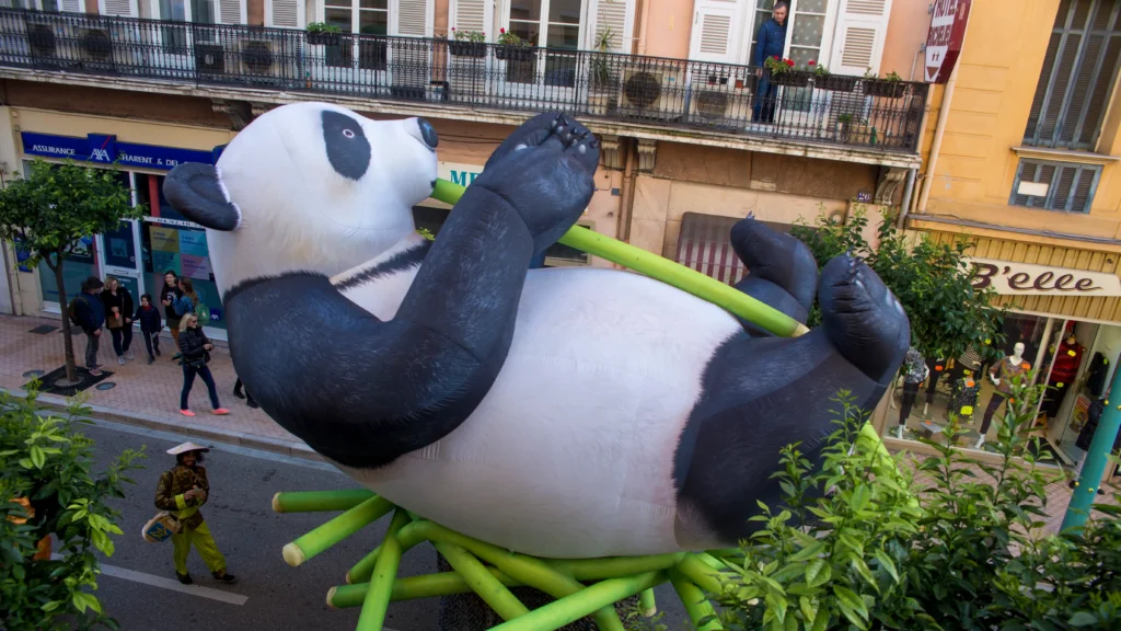 Brotóns año nuevo chino oso panda disfraz cabalgata