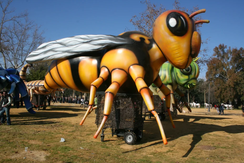 Brotóns bichos pasacalles la abeja cabalgata