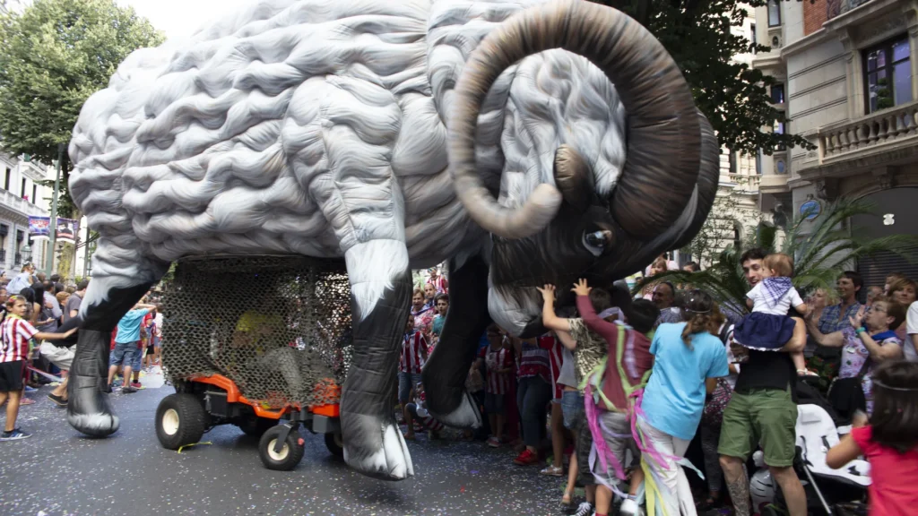 Brotóns bilbao desfile ballena carnero hinchable gigante