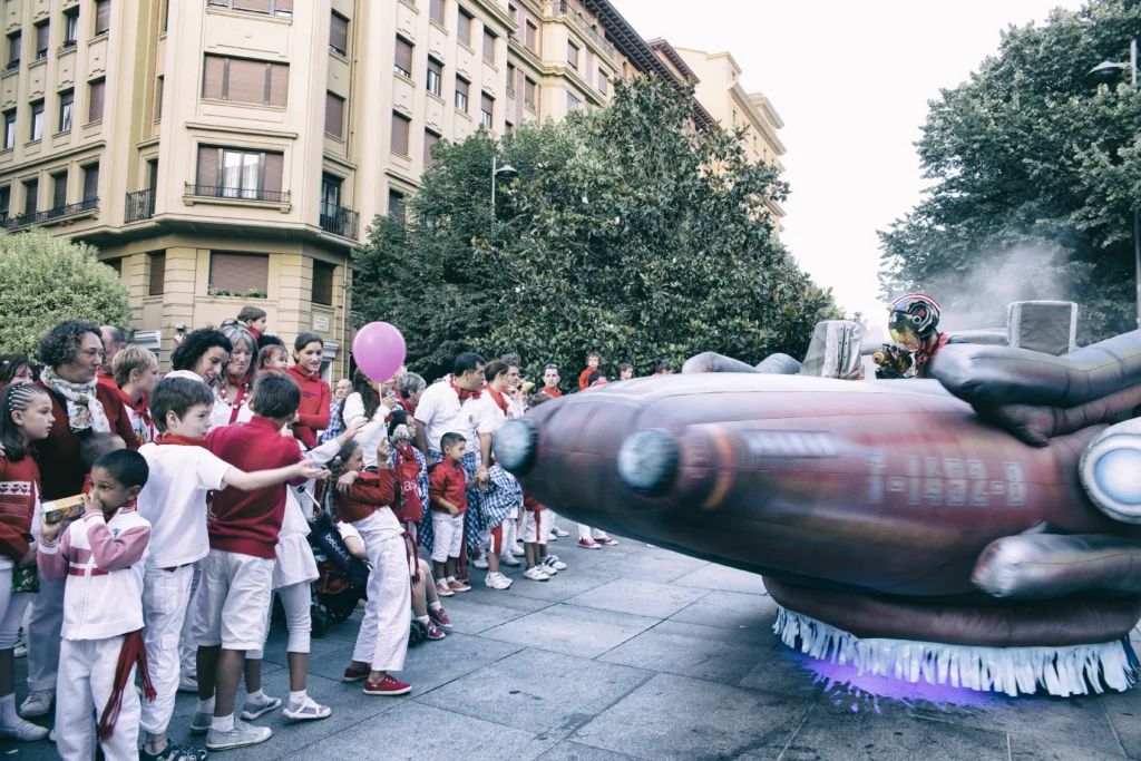 Brotóns cabalgatas pamplona san fermines galactica disfraces espectáculo