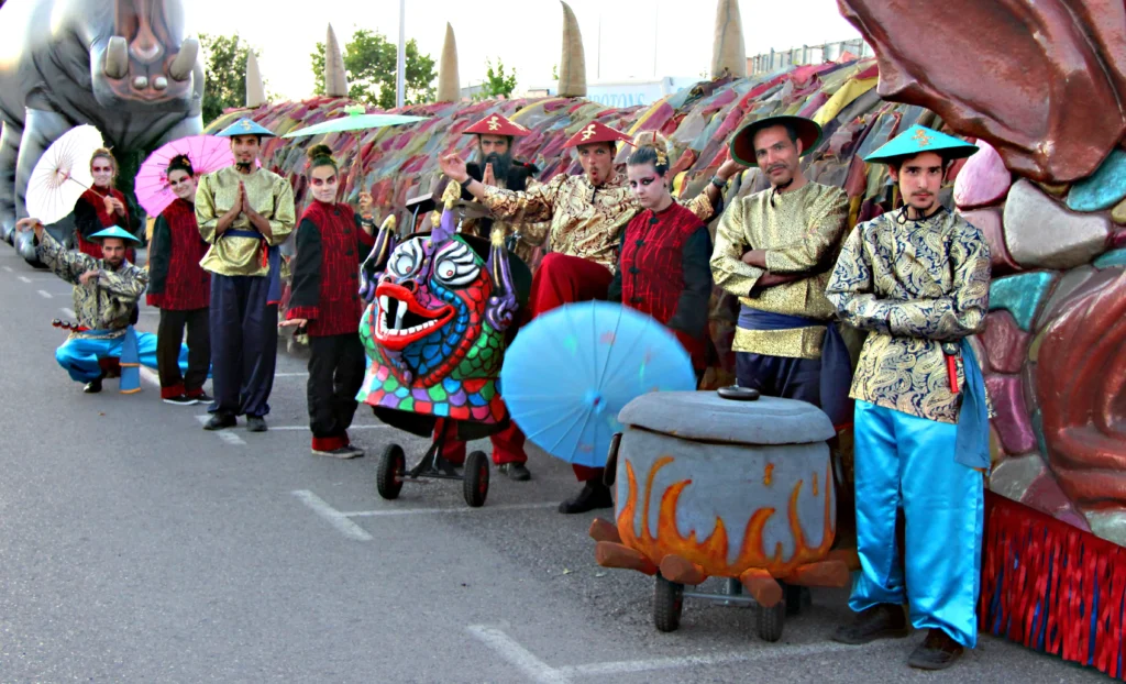Brotóns dragón oriental grupo chinos pasacalles cabalgata