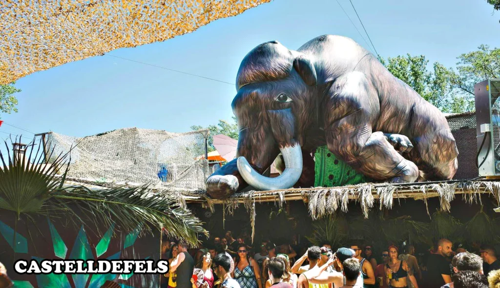 Brotóns elrow castelldefels festival espectáculo disfraces cabalgata