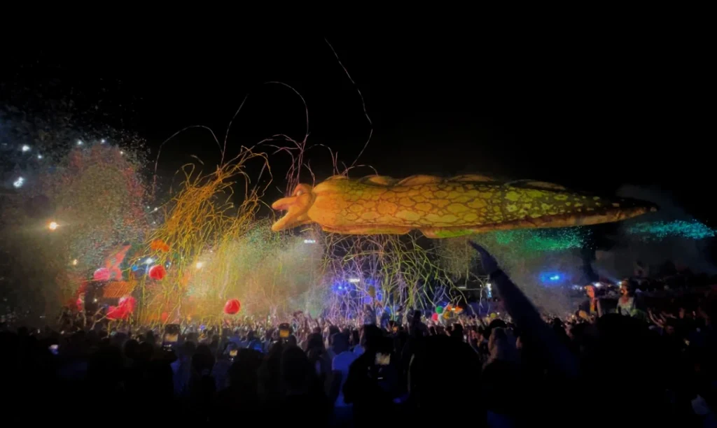 Brotóns elrow Dubái espectáculo disfraces cabalgata internacional