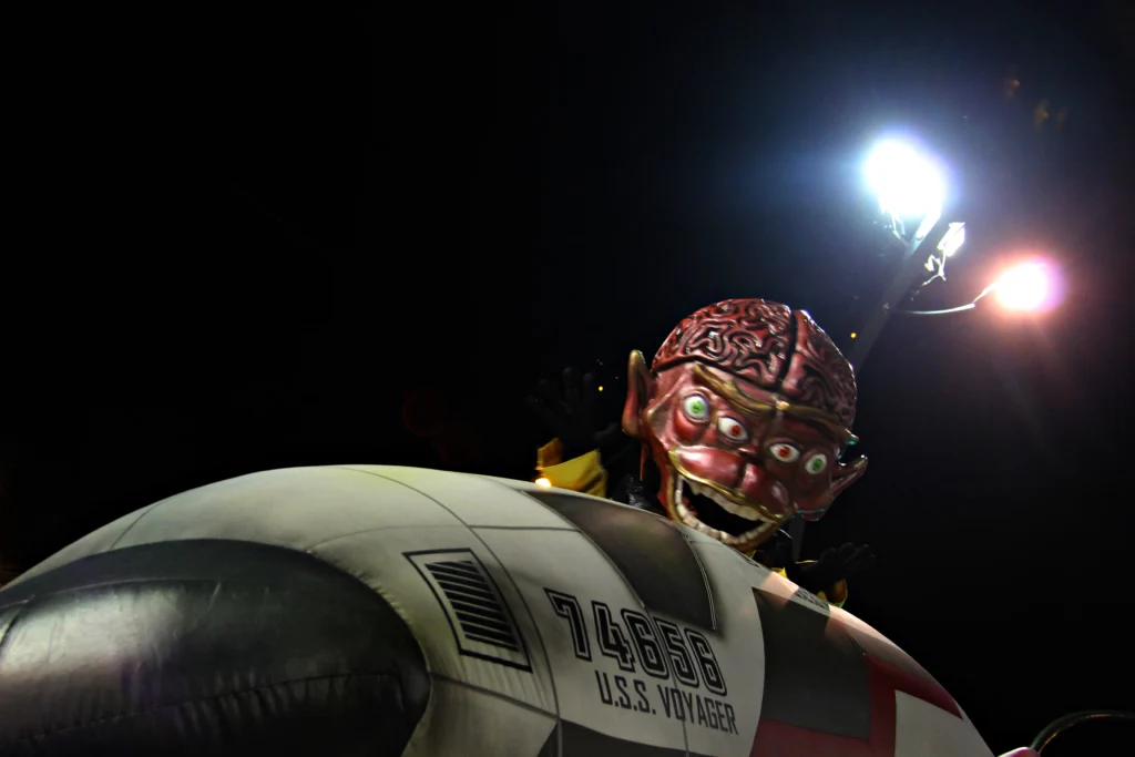 Brotóns galactica nave nodriza extraterrestres disfraz cabalgata