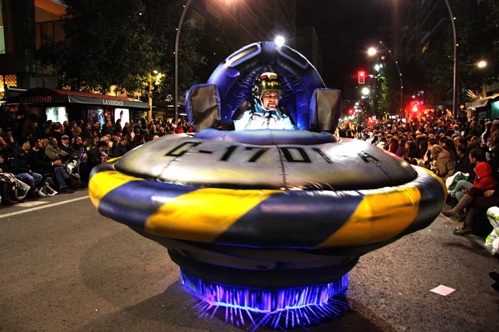 Brotóns galactica ovni azul disfraz cabalgata