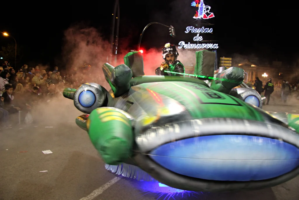 Brotóns galactica ovni verde disfraz cabalgata