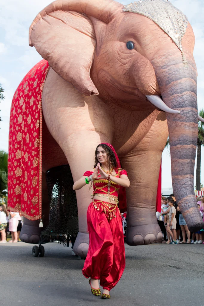 Brotóns india chica indu elefante disfraz cabalgata