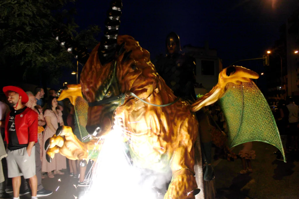 Brotóns land dragons dragón naturaleza fuego desfile