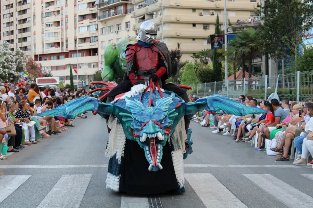 Brotóns land of dragons dragón acuatico disfraz cabalgata