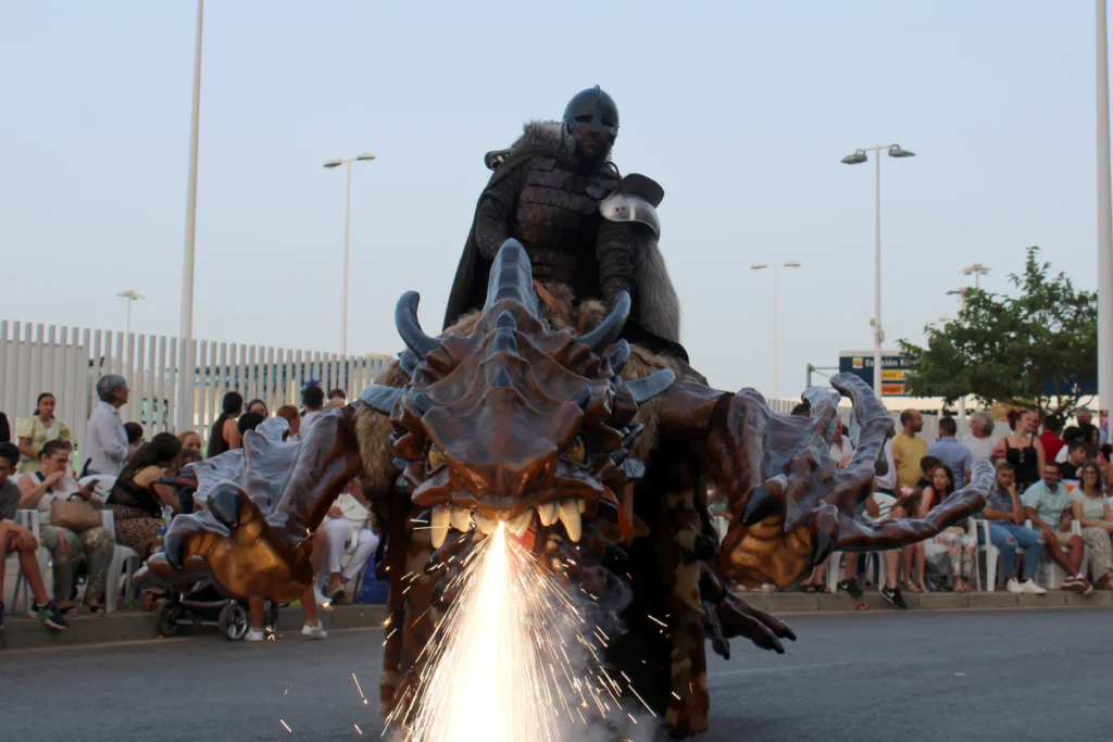 Brotóns land of dragons dragón demonio fuego disfraz cabalgata