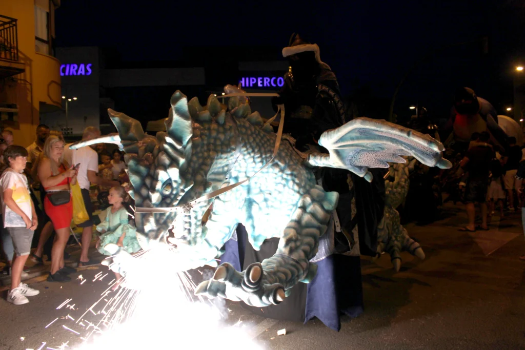 Brotóns land of dragons dragón hielo fuego disfraz cabalgata