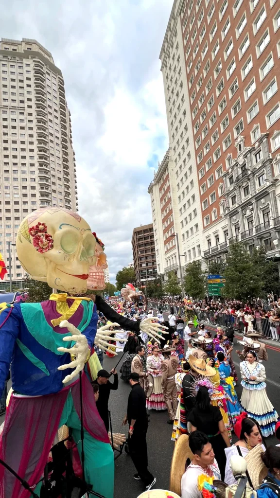 Brotóns madrid pasacalles catrina gigante plaza espana