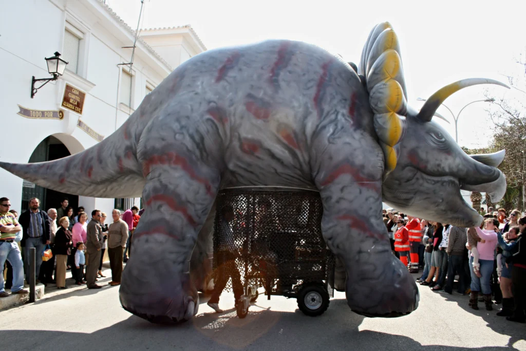 Brotóns mundo jurásico triceratops disfraz cabalgata