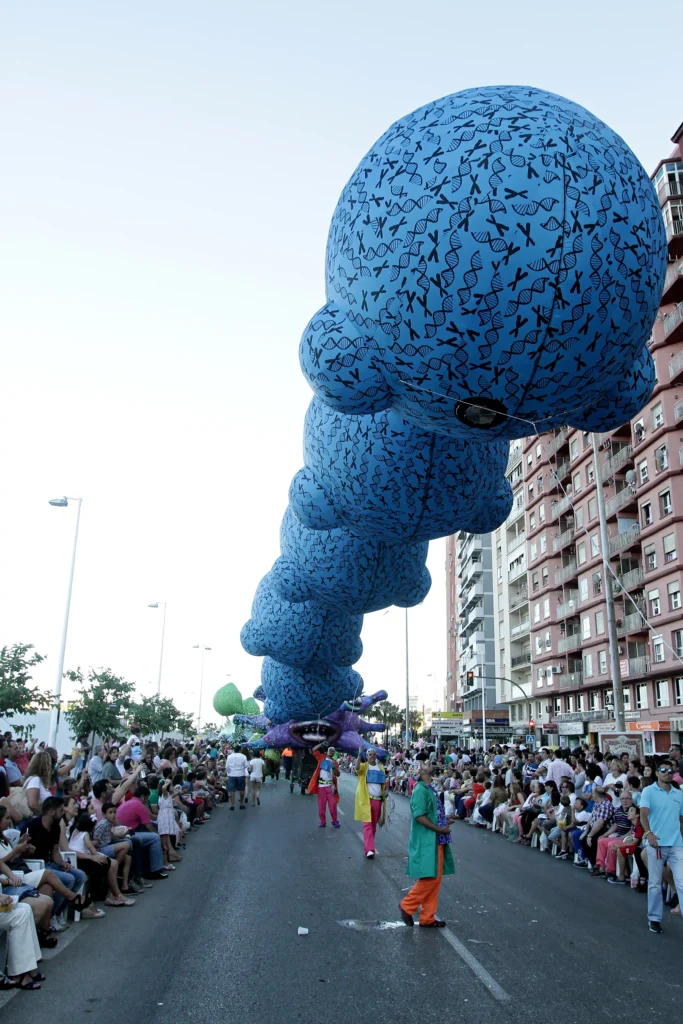 Brotóns mutacion bacteriologica aereo azul disfraz cabalgata