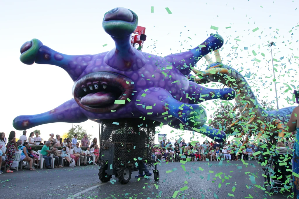 Brotóns mutacion bacteriologica bacteria satelite confetti disfraz cabalgata