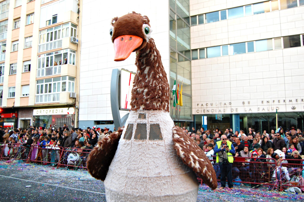 Brotóns naturalia pato mascota gigante pasacalles cabalgata