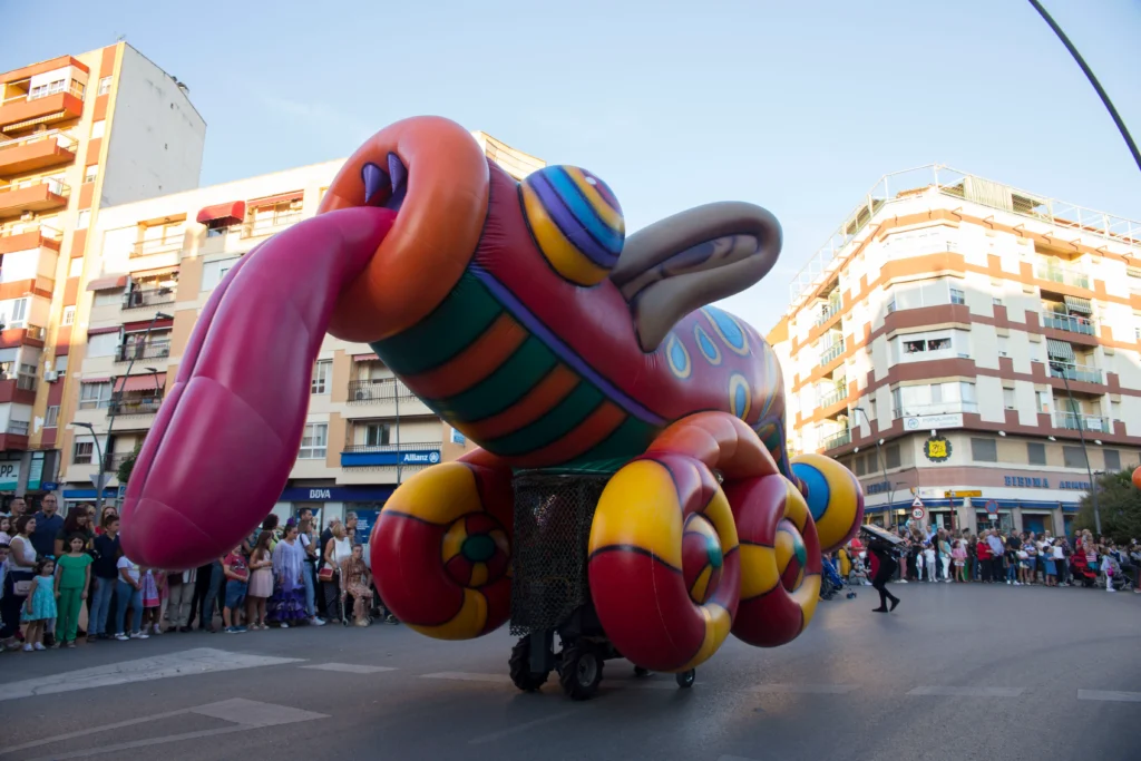 Brotóns psicodelia canon lengua inflable desfile cabalgata