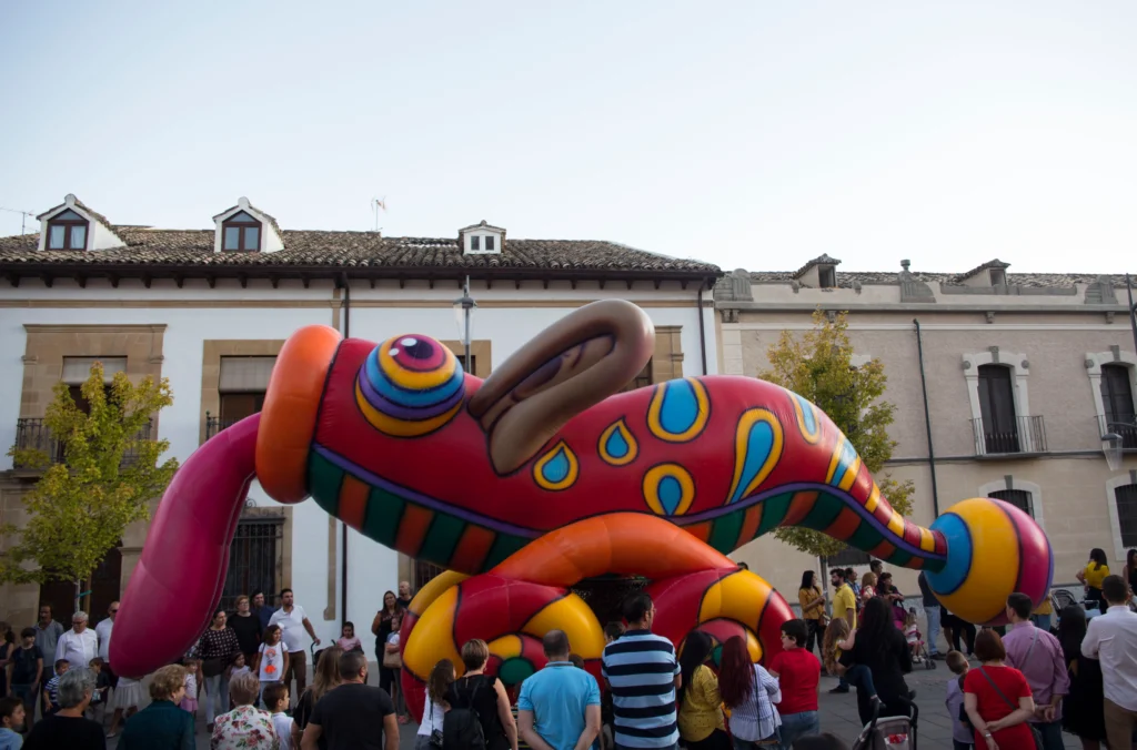 Brotóns psicodelia canon lengua inflable plaza cabalgata