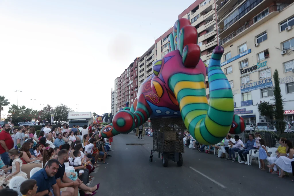 Brotóns psicodelia elefante tortuga inflable desfile cabalgata