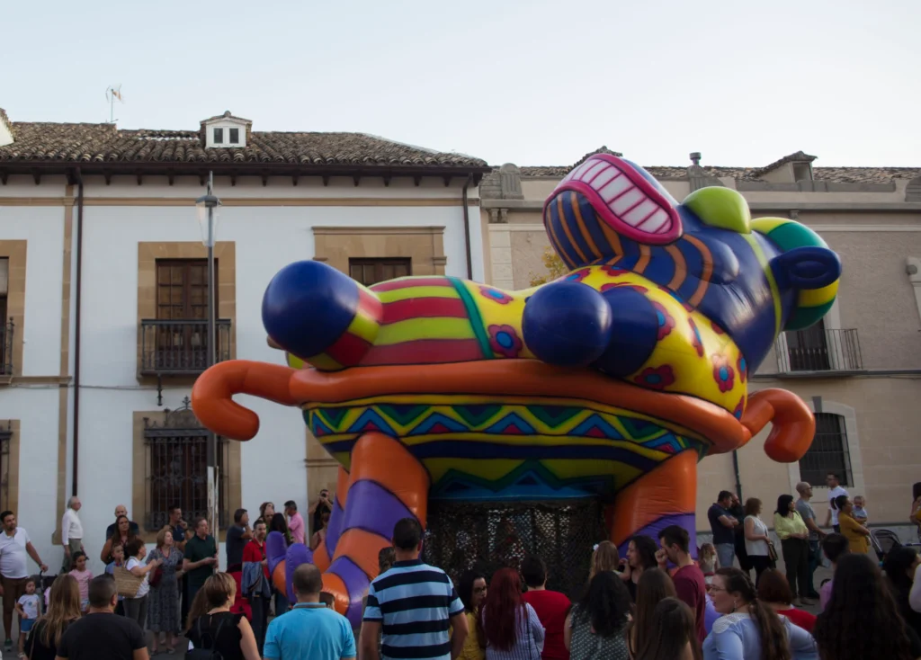 Brotóns psicodelia hipopotamo banera inflable plaza cabalgata