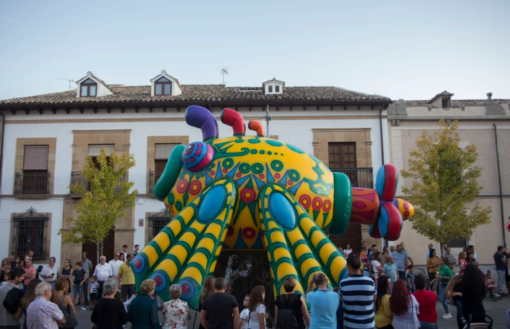 Brotóns psicodelia pez periscopio inflable plaza cabalgata