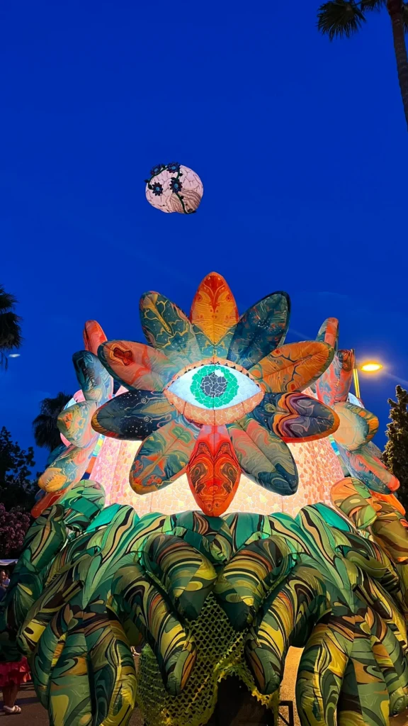 Brotóns sensations flor ojo iluminada nocturna pasacalles cabalgata