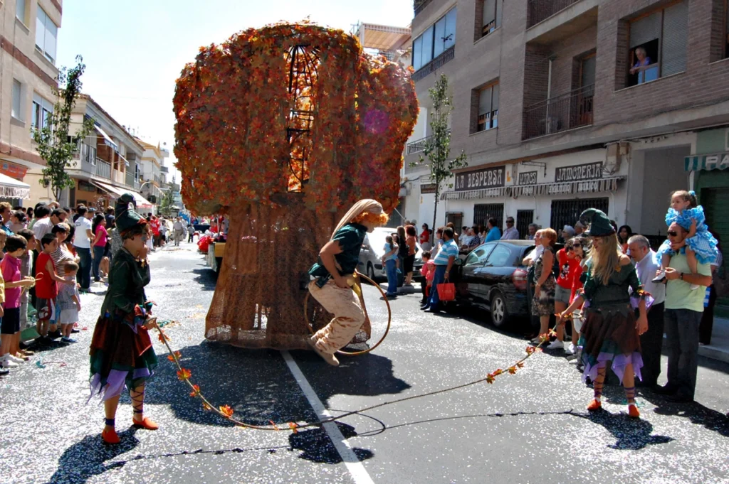 Bosque encantado arbol gigante desfile animado