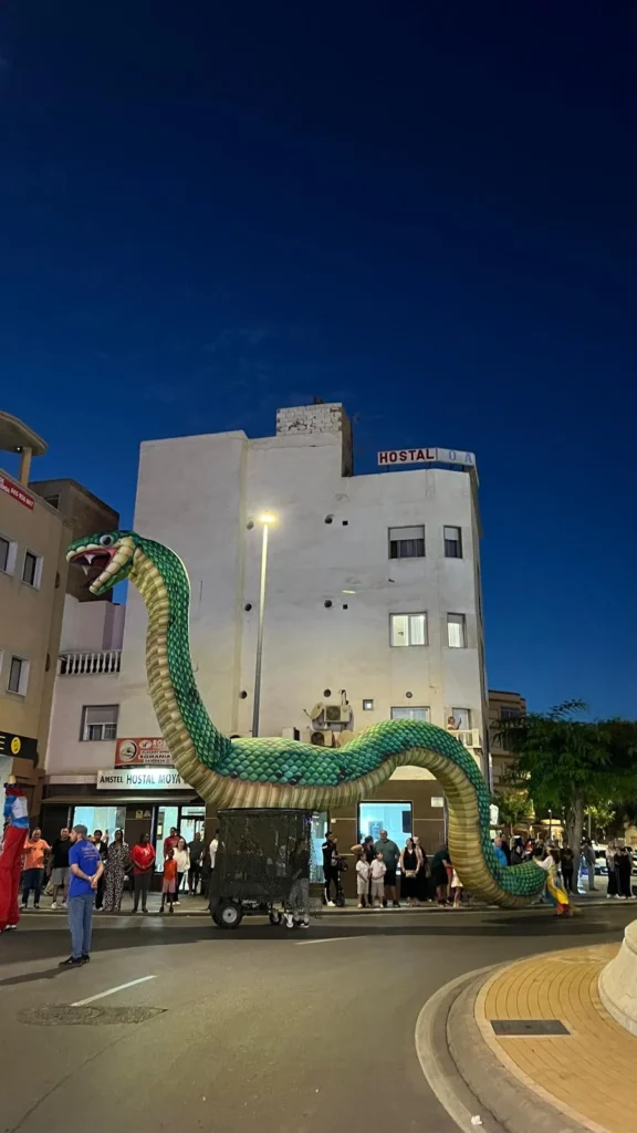 Brotóns arabia cobra gigante inflable pasacalles nocturno cabalgata