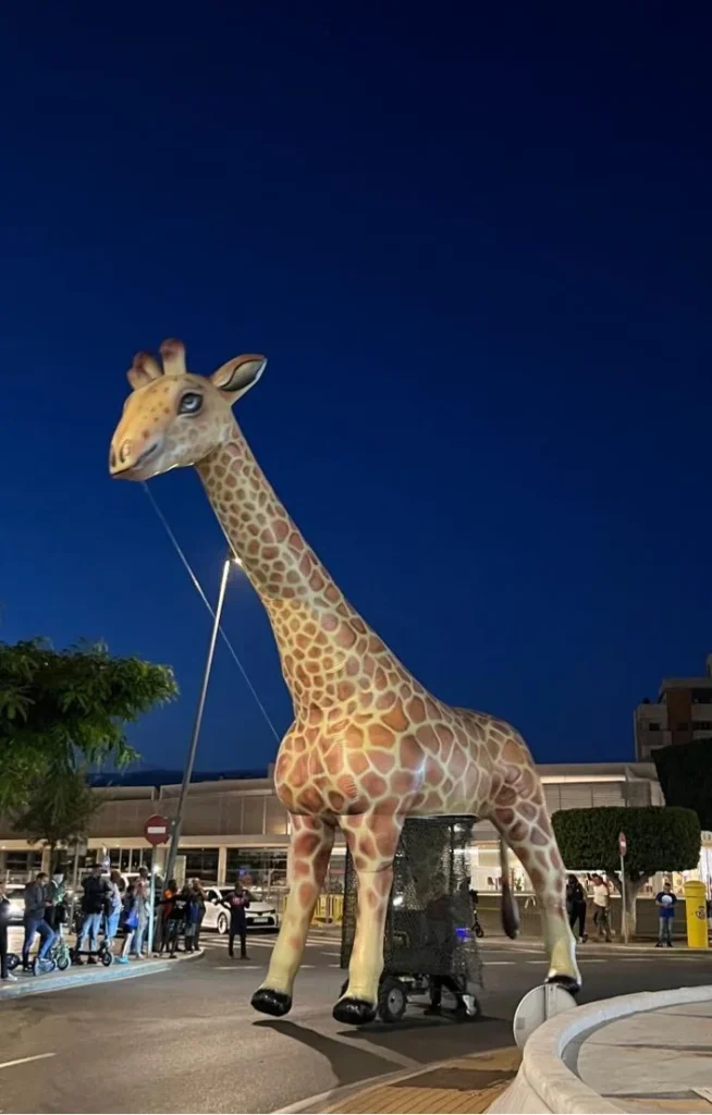 Brotóns circo mágico jirafa gigante inflable pasacalles cabalgata