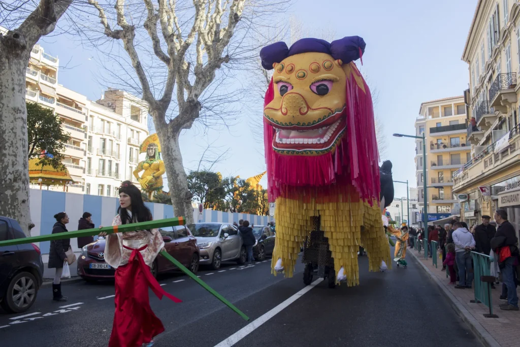 Brotóns menton fiesta limon león chino hinchable pasacalles