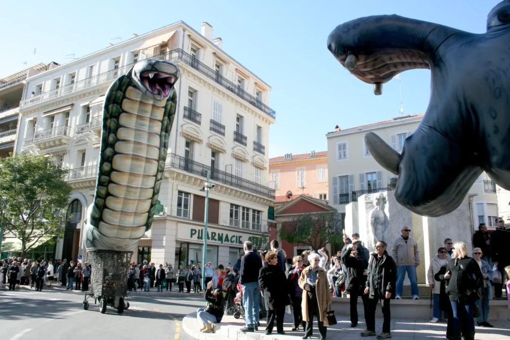 Brotóns menton fiesta limon serpiente rinoceronte hinchables
