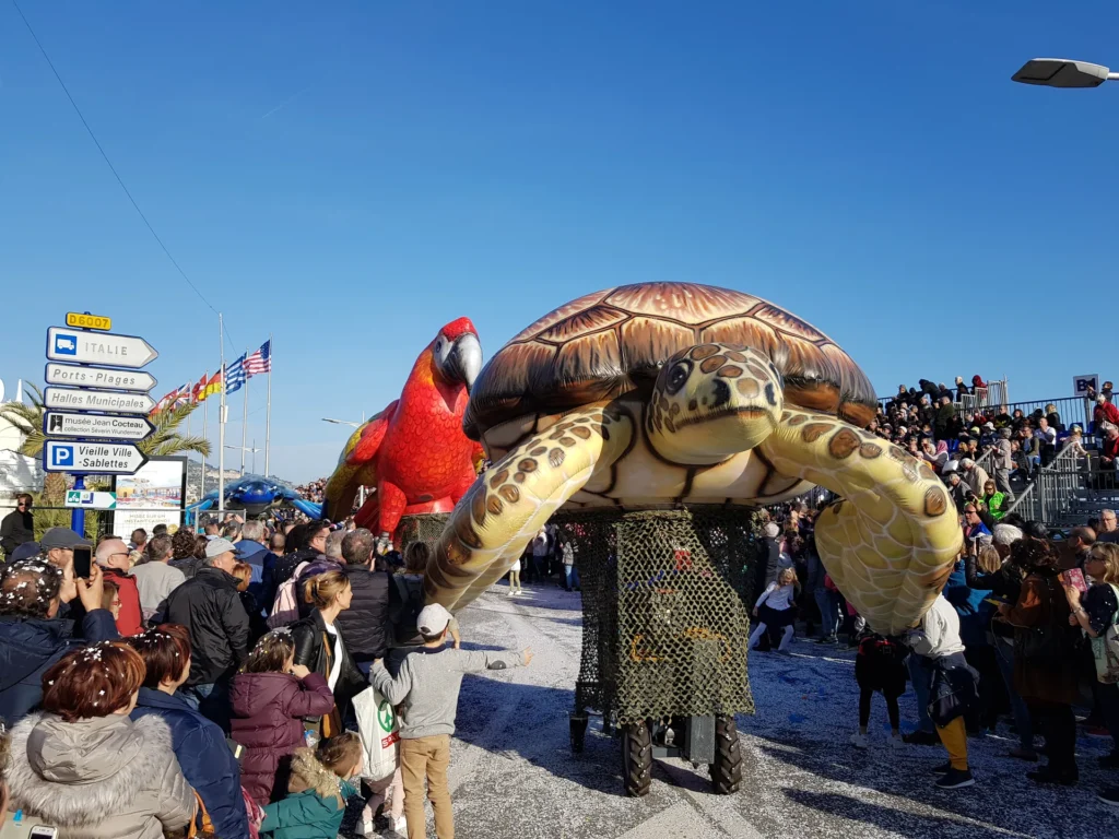 Brotóns menton fiesta limon tortuga loro hinchables
