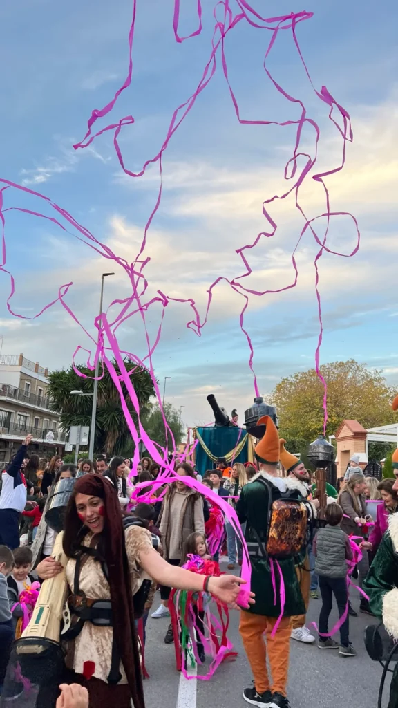 Brotóns navidad duendes lanza ilusiones pasacalles