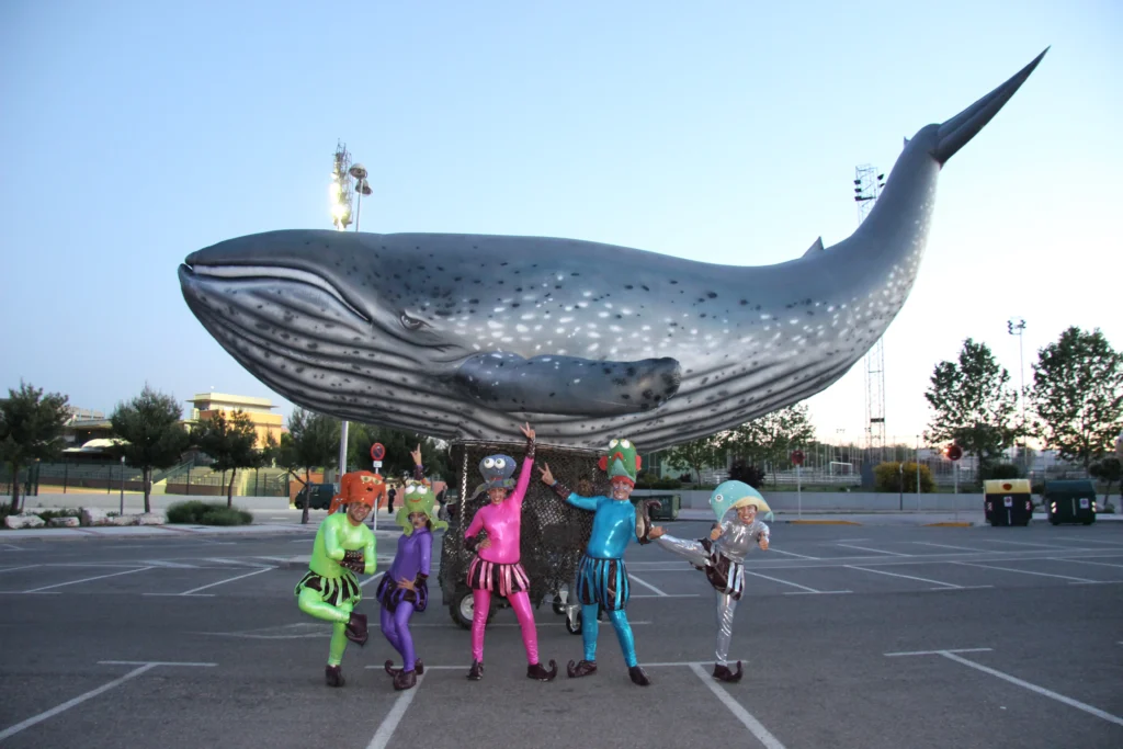 Brotóns Oceanía ballena seres marinos artistas pasacalles cabalgata